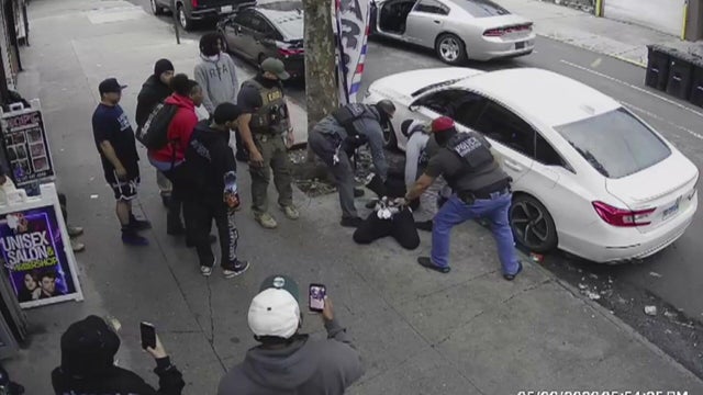 ICE agents hold man to the ground on sidewalk 