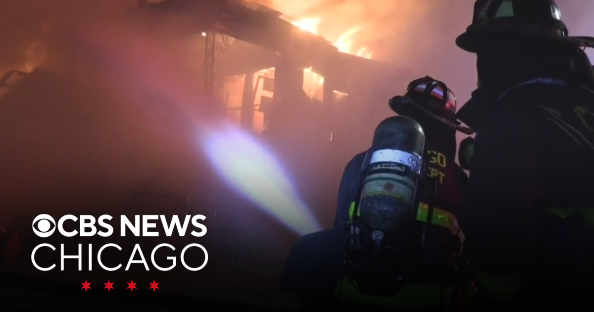3 people, dog displaced by fire on Chicago's Far South Side - CBS Chicago