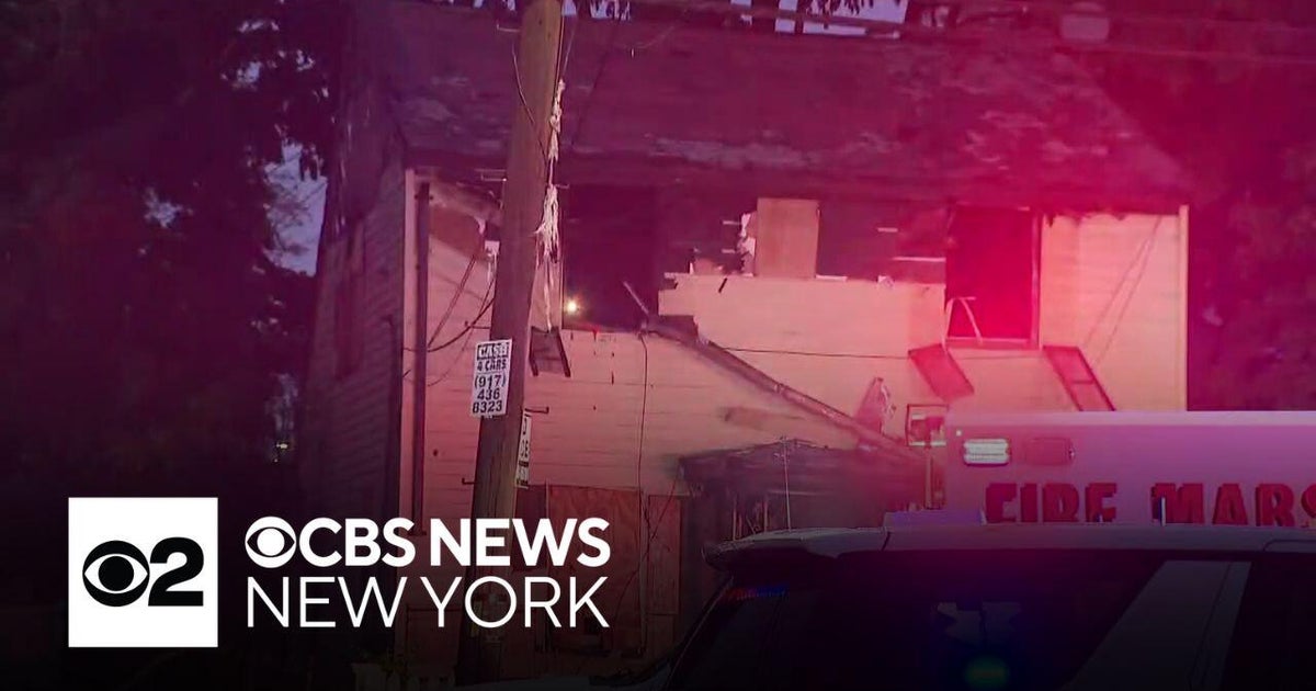 2 dead in house fire on Long Island - CBS New York