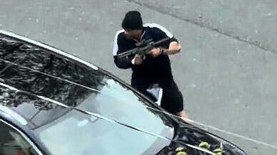 gun-pointed-car.jpg 