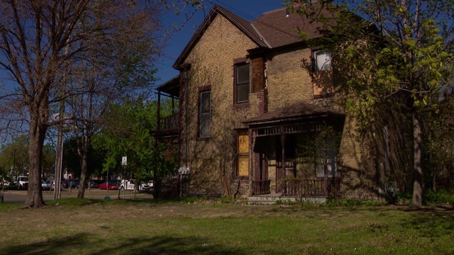10p-pkg-bike-shop-buys-house-wccoaf7l.jpg 