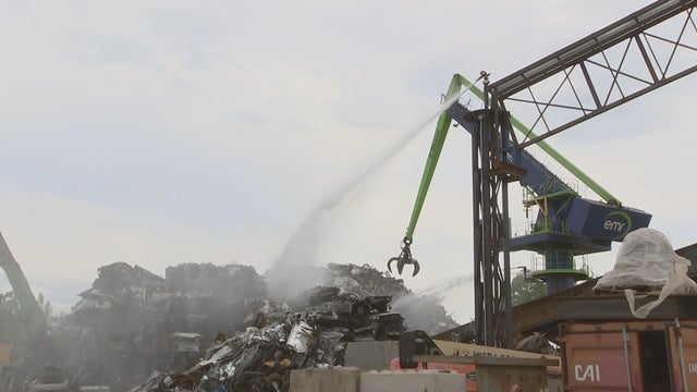 23pkg-ea-camden-junkyard-fires-emr-walkthrough-frame-93.jpg 