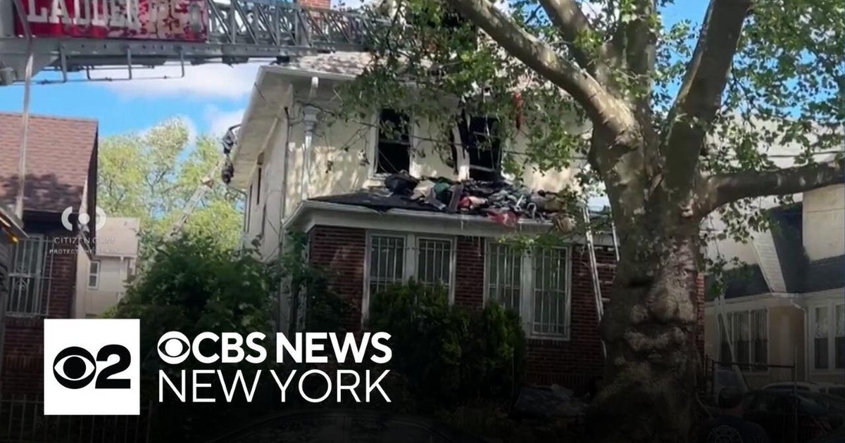 71-year-old woman dies in house fire in Jamaica, Queens - CBS New York