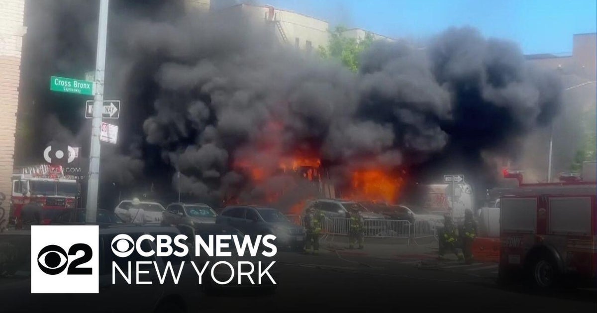 Seven cars burned in Bronx parking lot fire, FDNY says - CBS New York