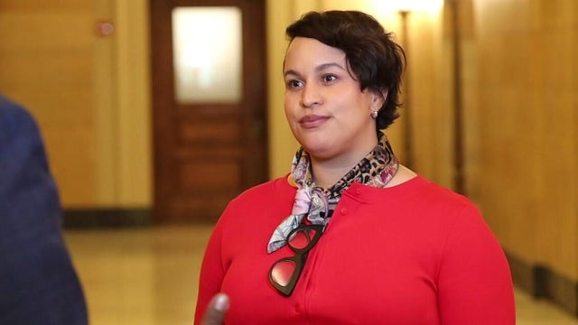 10p-pkg-shelisa-demuth-gun-debate-wccoagtk.jpg 