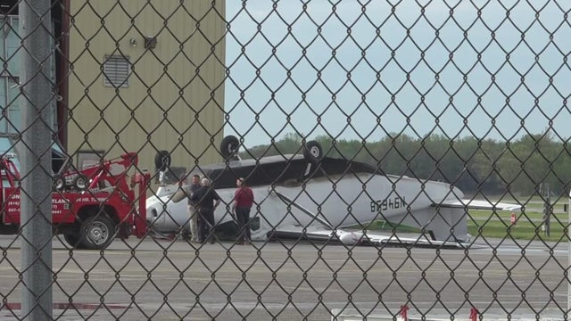 planes-damaged-lansing-airport.jpg 