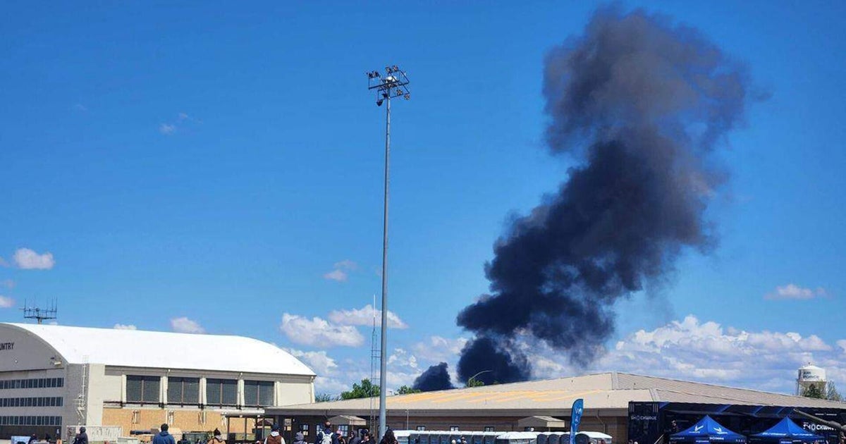 2 Navy jets crash in midair during air show in Idaho