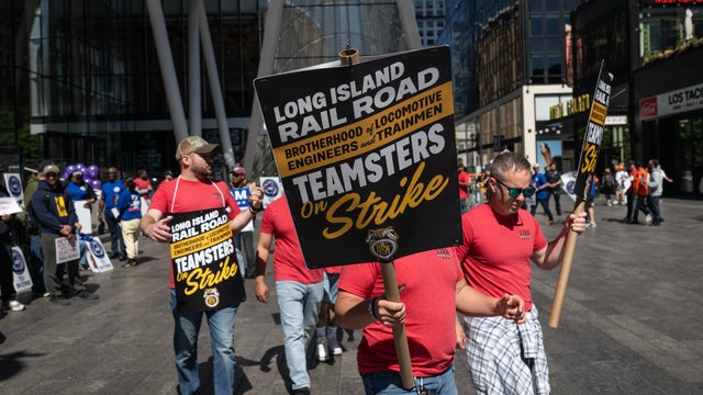 Long Island Rail Workers Strike In First Walkout Since 1994 