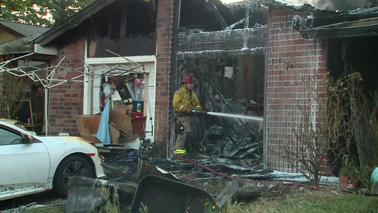 Sacramento County duplex fire displaces 12, injures mother and child ...