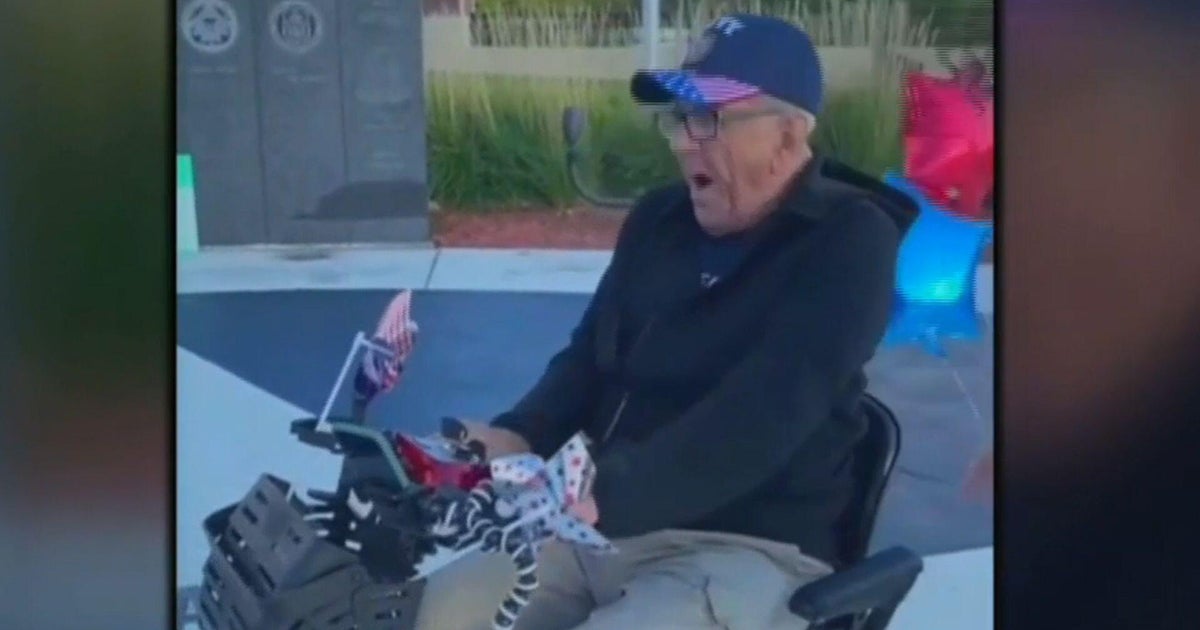 "Patriotic Kenny": The Navy vet who donated mobility scooters to other veterans (2022)