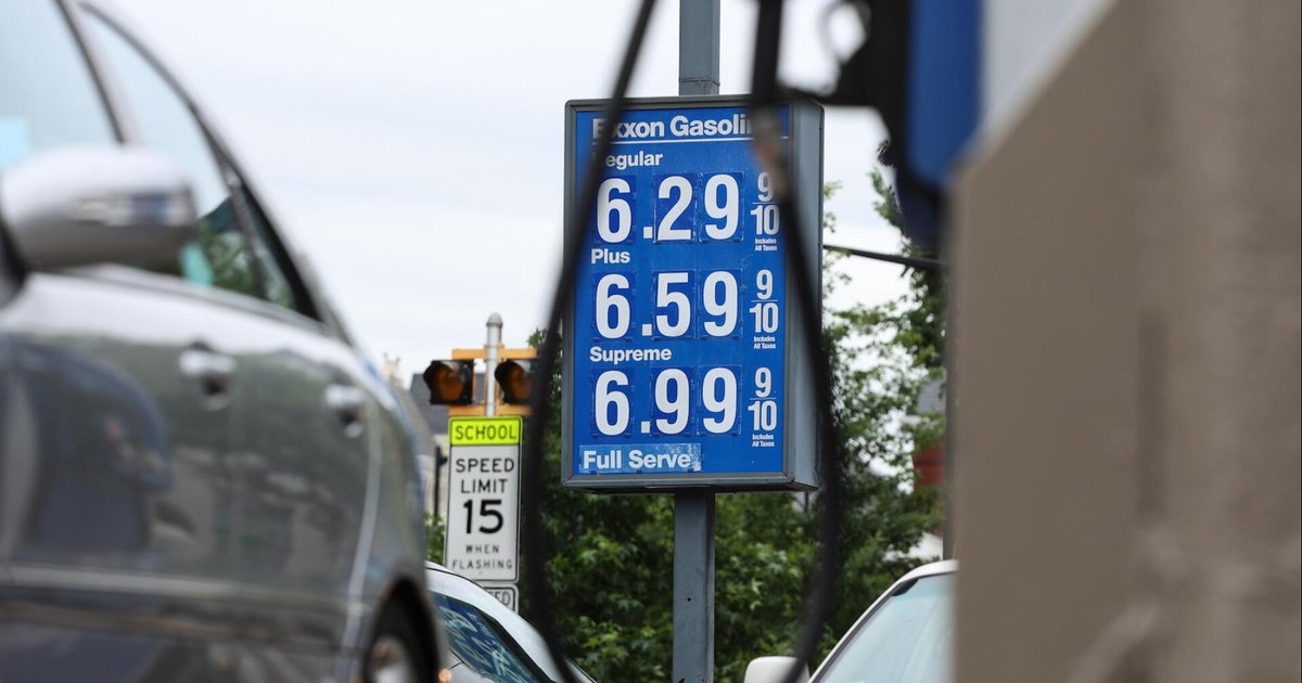Americans brace for Memorial Day weekend travel despite high costs