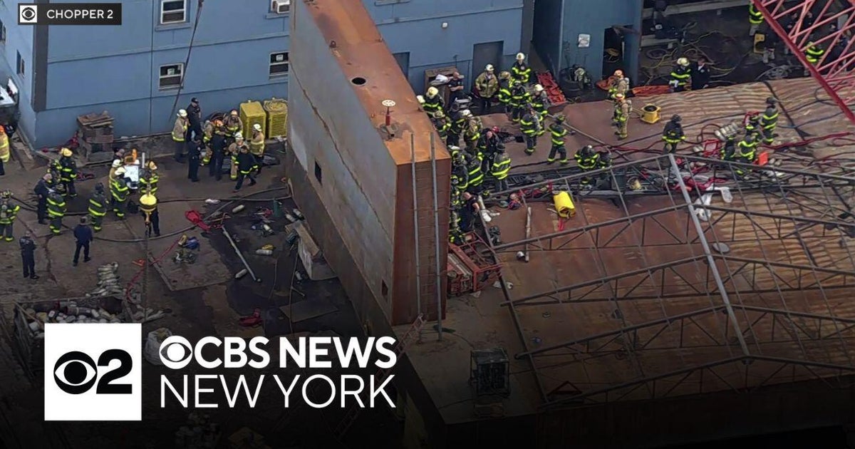 1 dead, dozens injured in Staten Island shipyard explosion - CBS New York