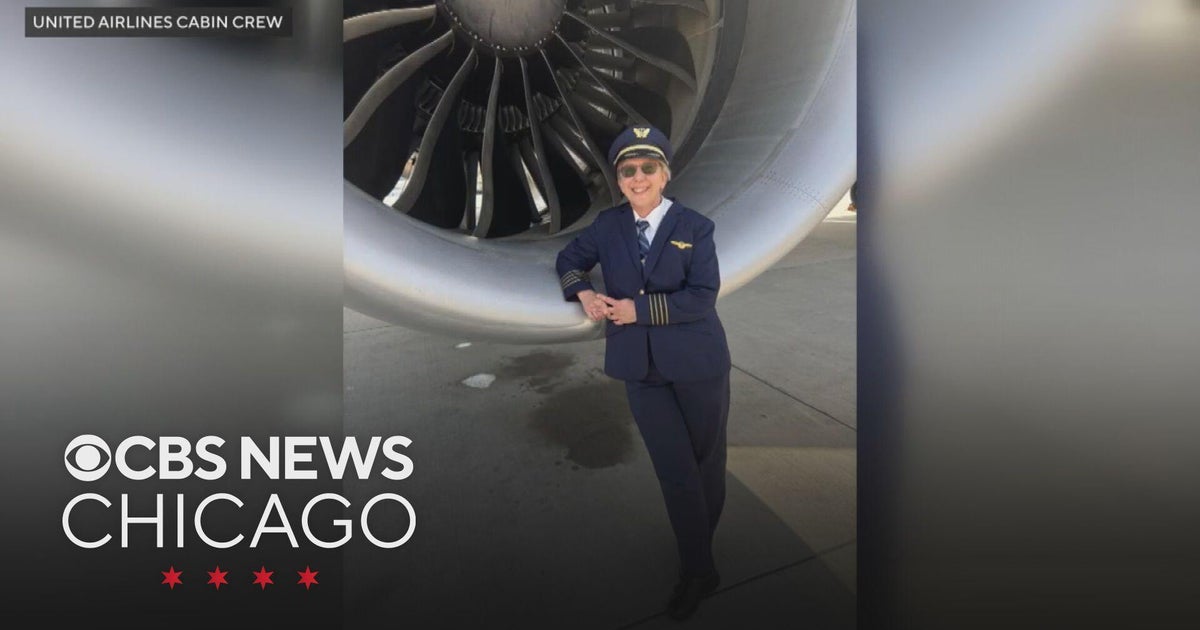 Longtime United Airlines pilot honored upon retirement - CBS Chicago