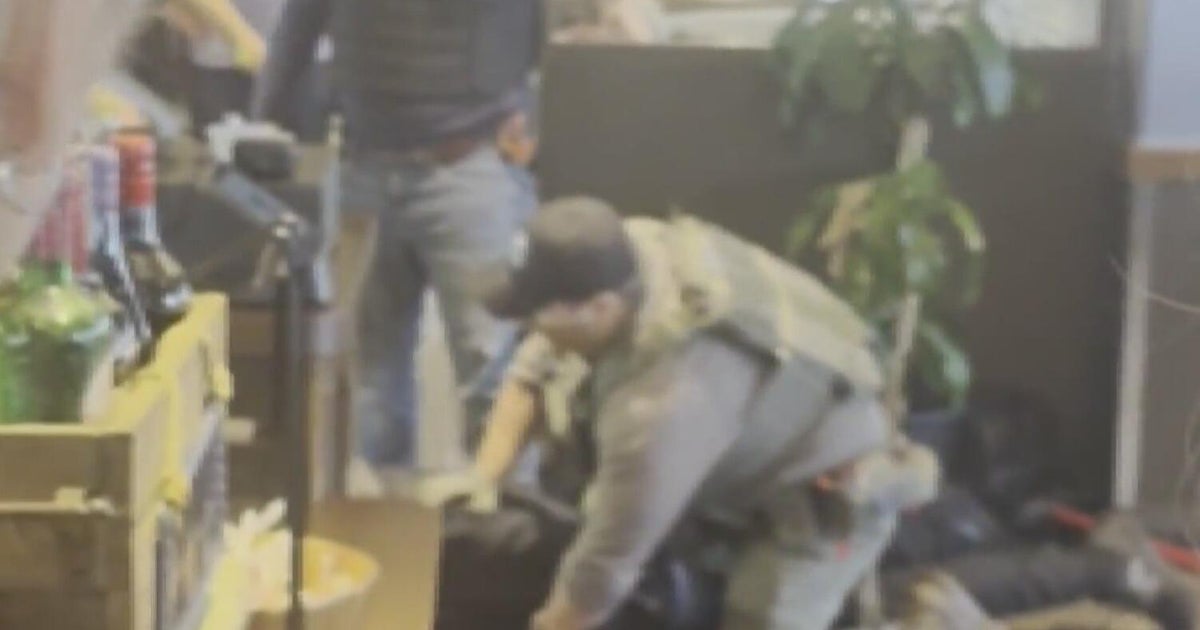 Video shows confrontation between apparent ICE agents and manager of ...