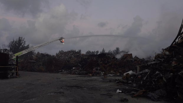 cbsmiami-junkyard-fire-new-1.jpg 