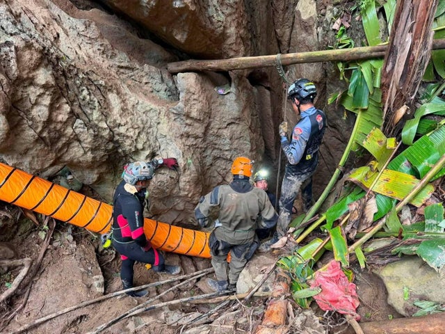 5 of 7 people trapped in flooded Laos cave for more than a week found alive, rescuers say - CBS News