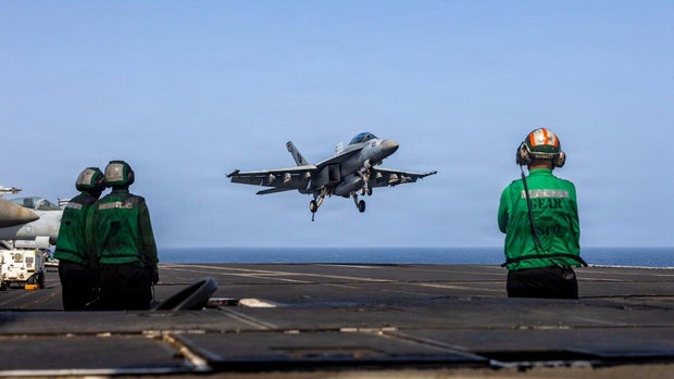 us-abraham-lincoln-fighter-jet.jpg
