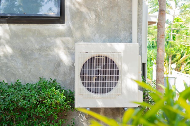 Selective focus of a solar-powered air conditioning system 