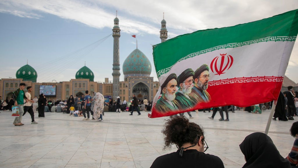 Live Updates: Trump holds key White House meeting on Iran deal to reopen Strait of Hormuz, destroy uranium