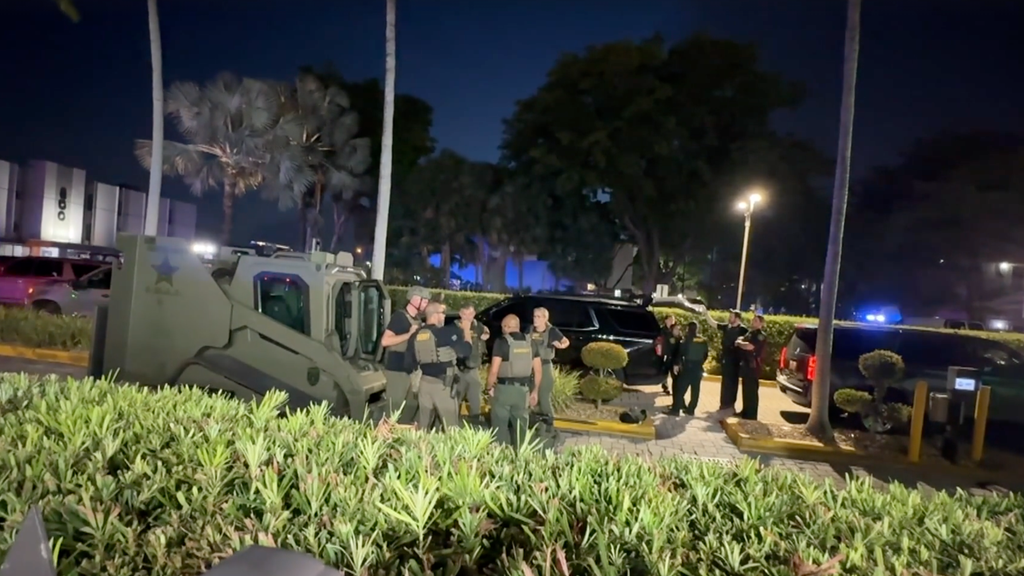Man armed with knife barricaded himself into an Oakland Park apartment building, BSO says