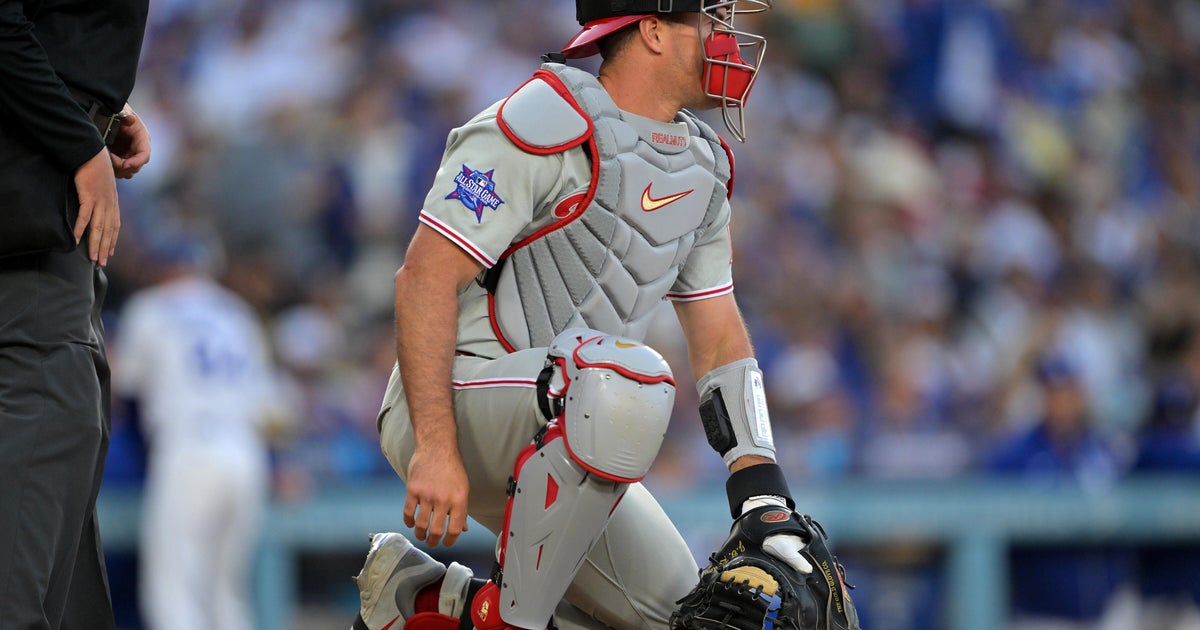 J.T. Realmuto exits Philadelphia Phillies-Los Angeles Dodgers series finale  with injury - CBS Philadelphia