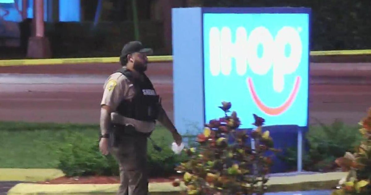 Shooting at Cutler Bay IHOP leaves 2 critically injured, suspect on the run, MDSO says