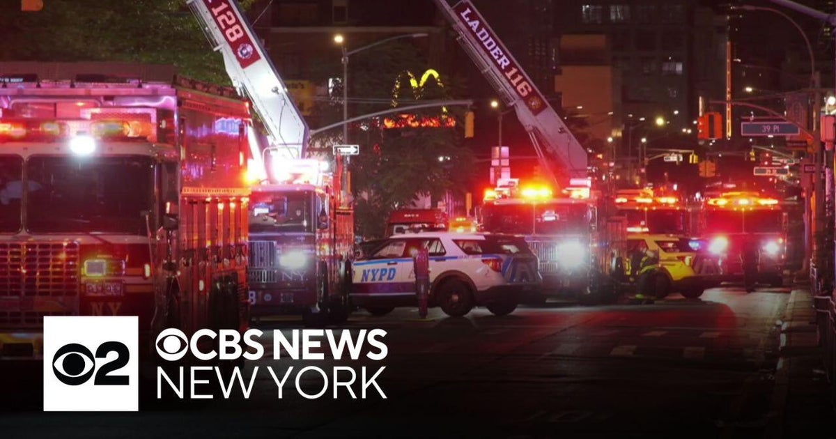 Man dies in Queens apartment building fire, 2 injured, FDNY says - CBS ...