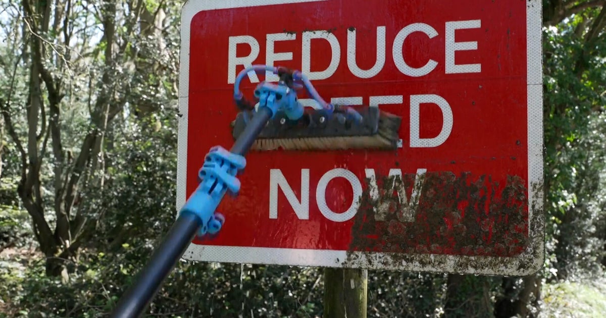 Man becomes viral sensation for cleaning signs