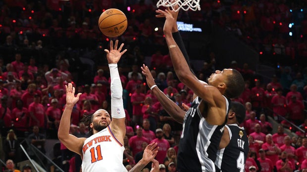 knicks-spurs-game-1-jalen.jpg 