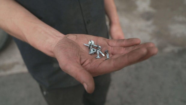 285-screws-transfer-frame-1480.jpg 