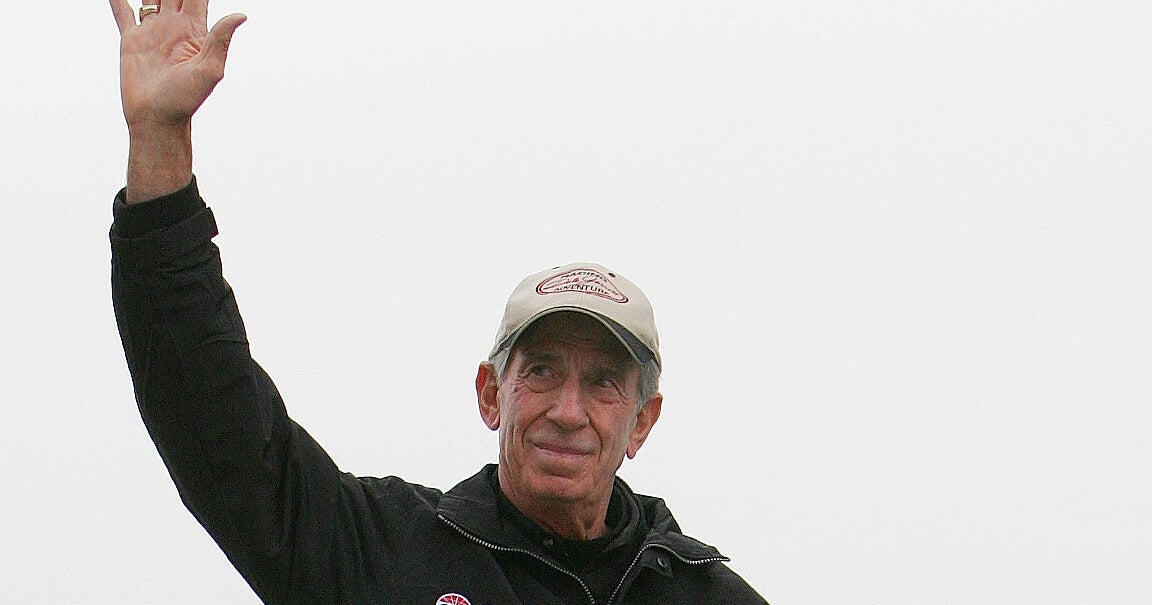 Нед Джарет, член на Залата на славата на NASCAR и говорител на CBS, почина на 93