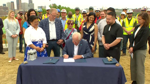 inx-walz-signs-infrastructure-bill-060526-1.jpg 