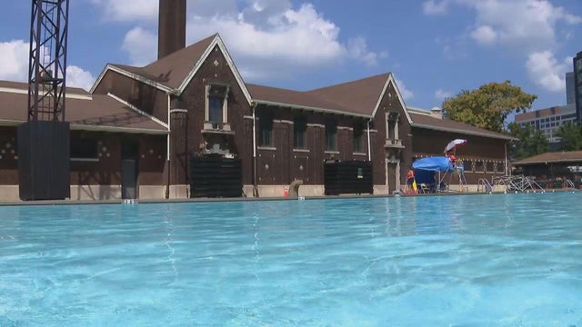 060926-chicago-pools.jpg 