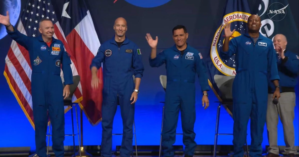 NASA names 4 astronauts for Artemis III mission to the moon