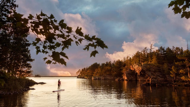 PADDLEBOARD EVENING_VOYAGEURS NATIONAL PARK 