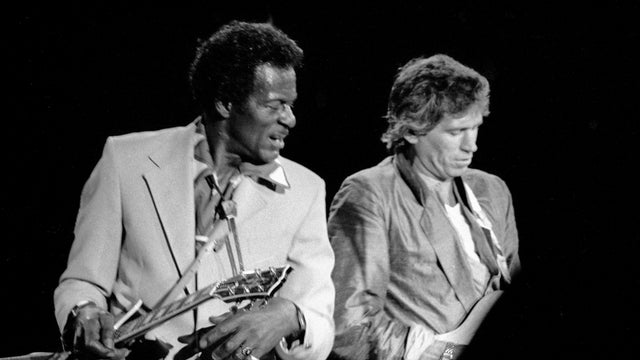 Chuck Berry and Keith Richards perform in Chicago 