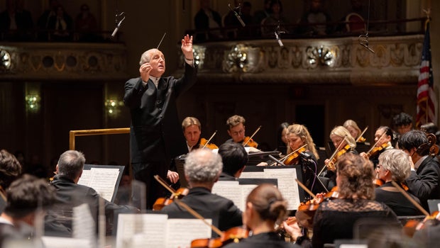 Pittsburgh Symphony Orchestra renews music director Manfred Honeck's contract through 2032-2033 season