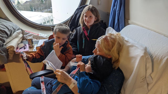 march-2020-reading-to-kids-after-1st-surgery.jpg 
