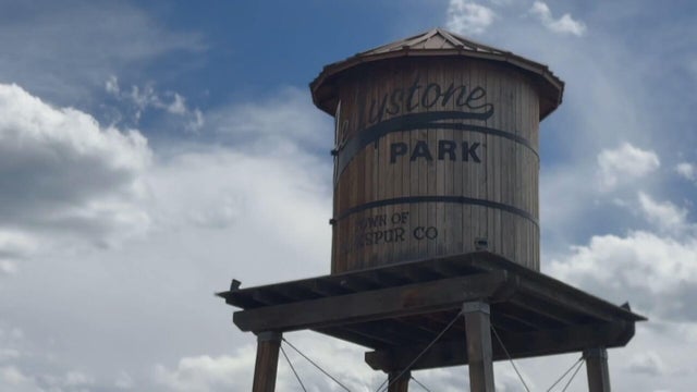 jellystone-park-larkspur-pool.png 