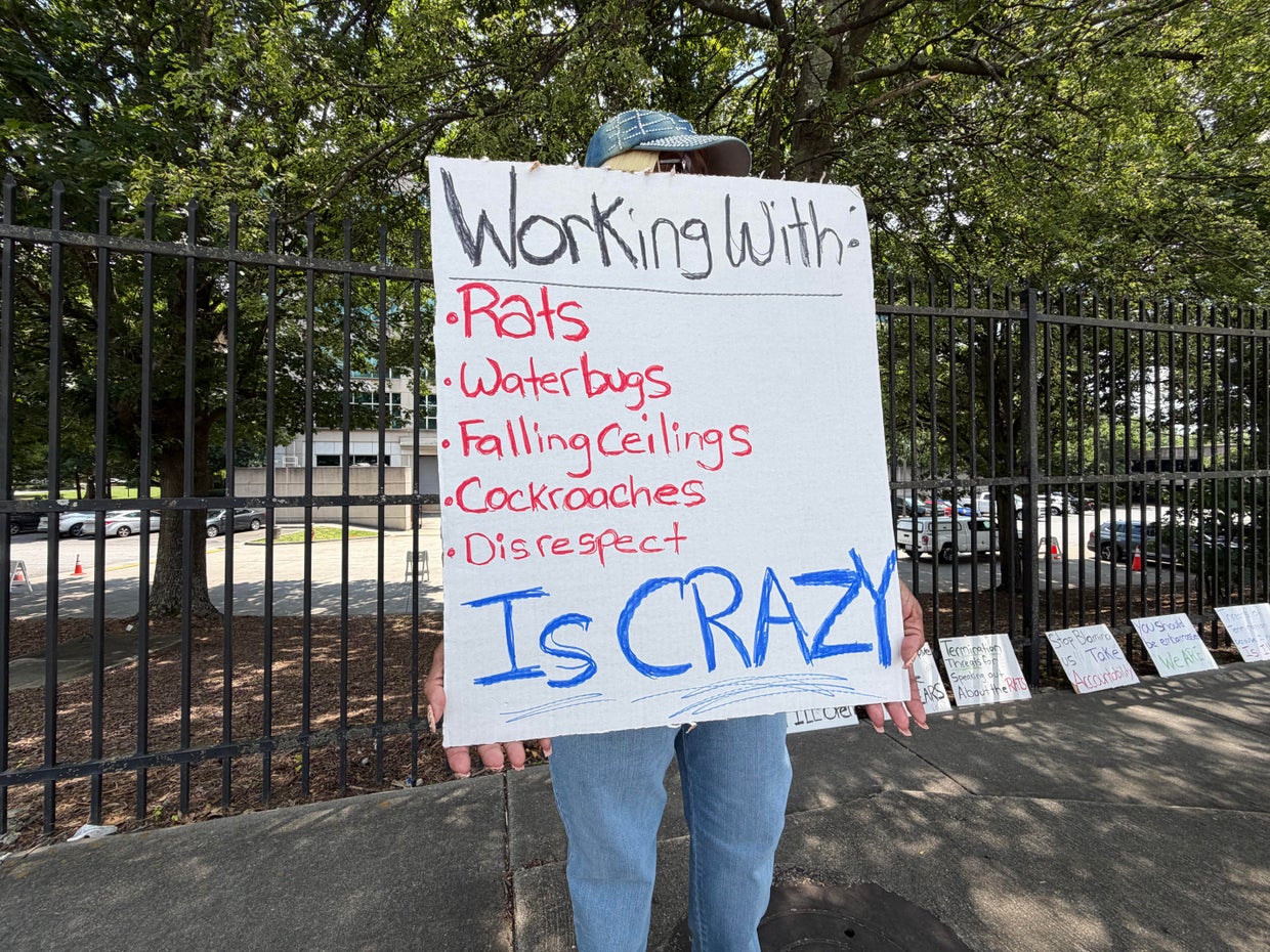 IRS employees protest rat infestation at Chamblee campus; agency ...