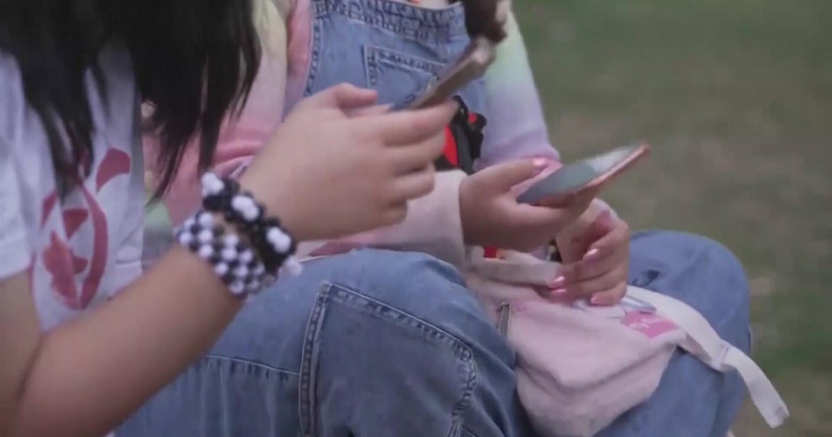 Colorado clinical psychologist offers insight on navigating social media with children