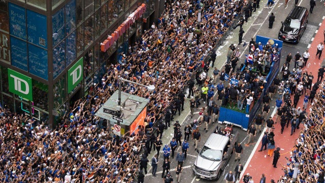 knicks-parade.jpg 