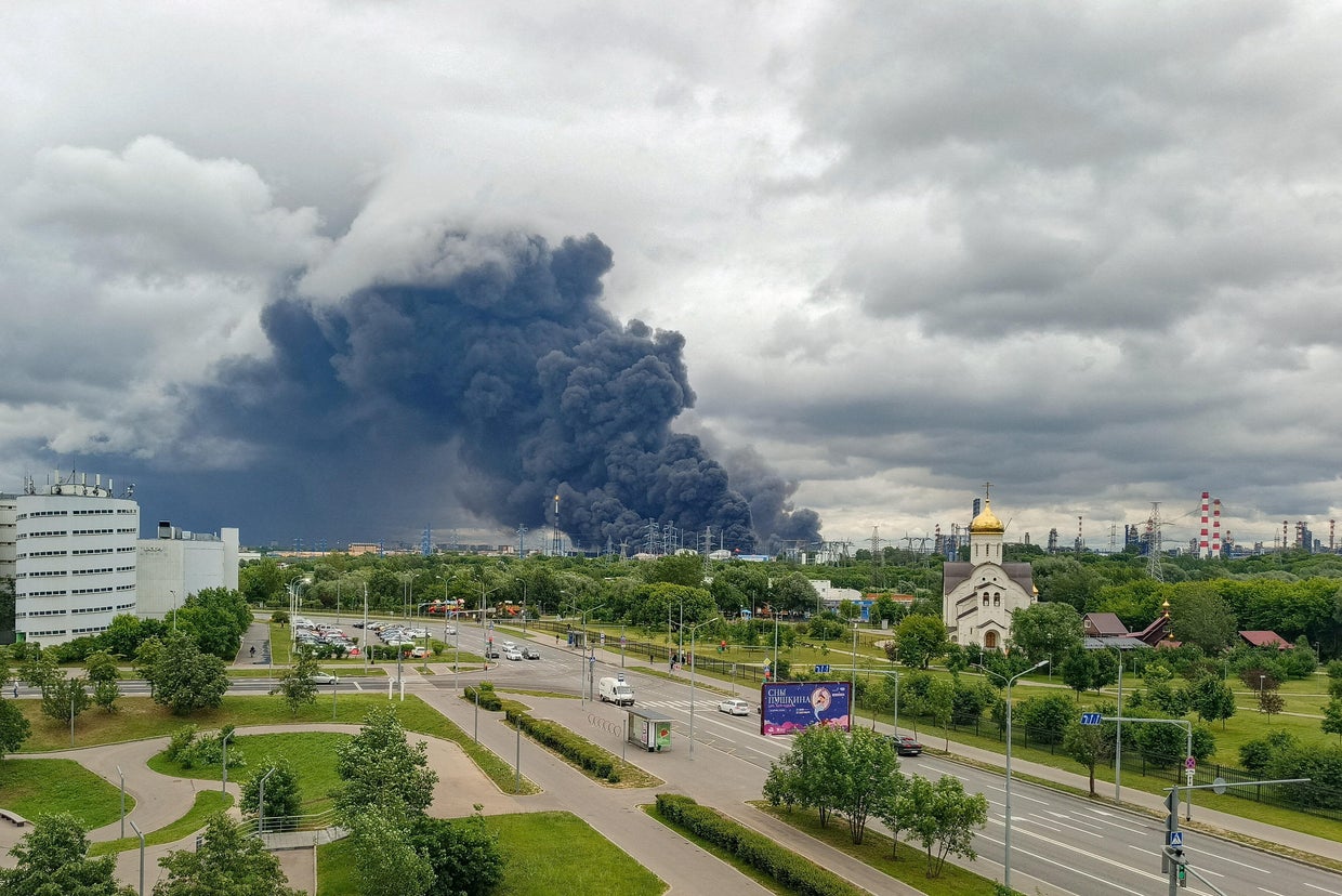 Ukraine Drone Strike Hits Russian Oil Refinery Zelenskyy Says Moscow 