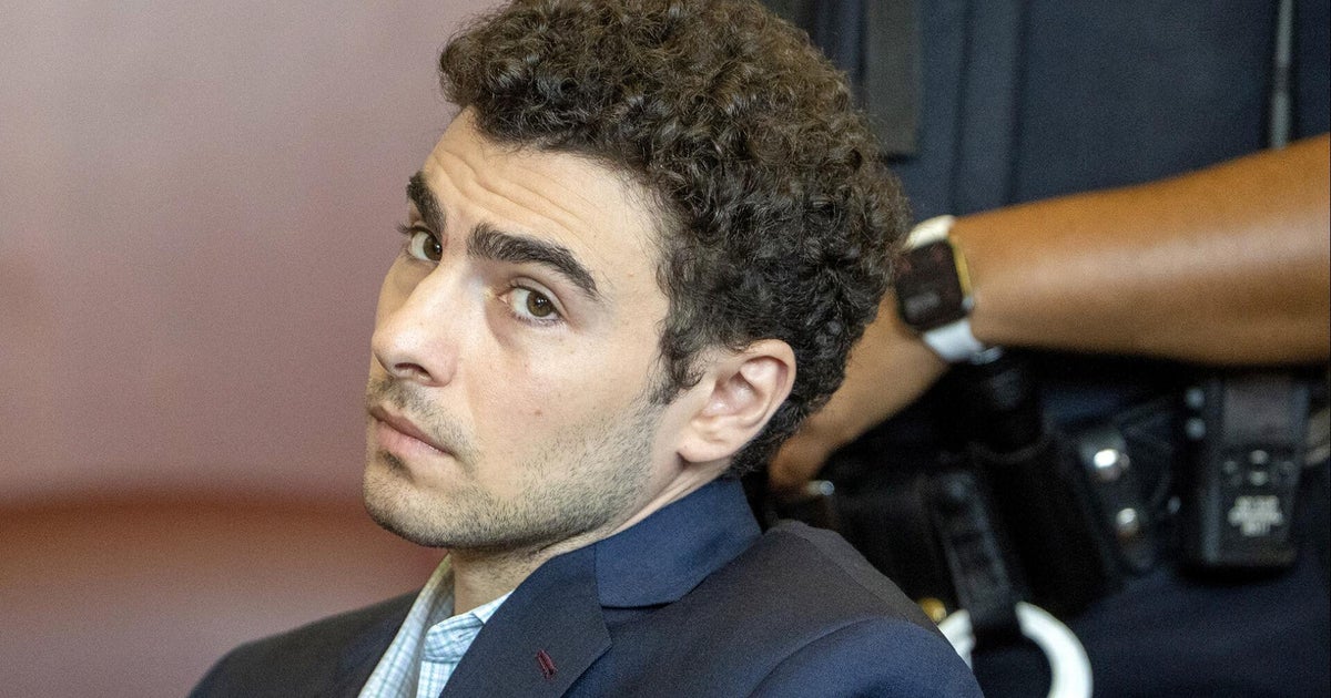 Luigi Mangione's legal team drops psychiatric defense in state murder trial