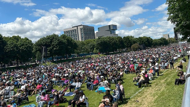midway-crowd.jpg
