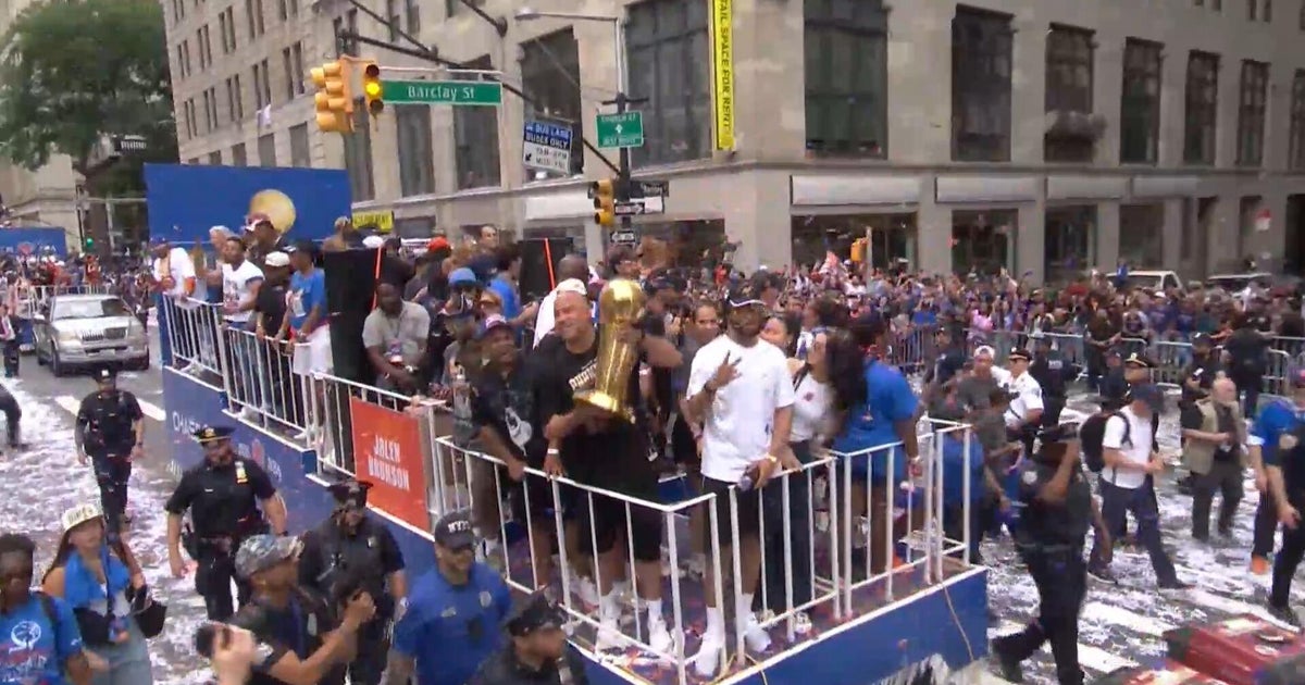 Millions of fans celebrate Knicks NBA title at victory parade