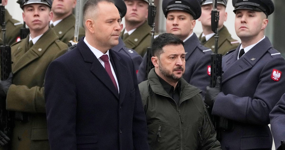 Зеленски върна най-високото отличие на Полша, след като полският президент го отмени в спор за историята