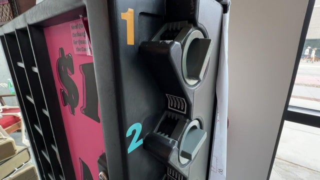 6p-vo-art-vending-machine-wccoapa5.jpg 