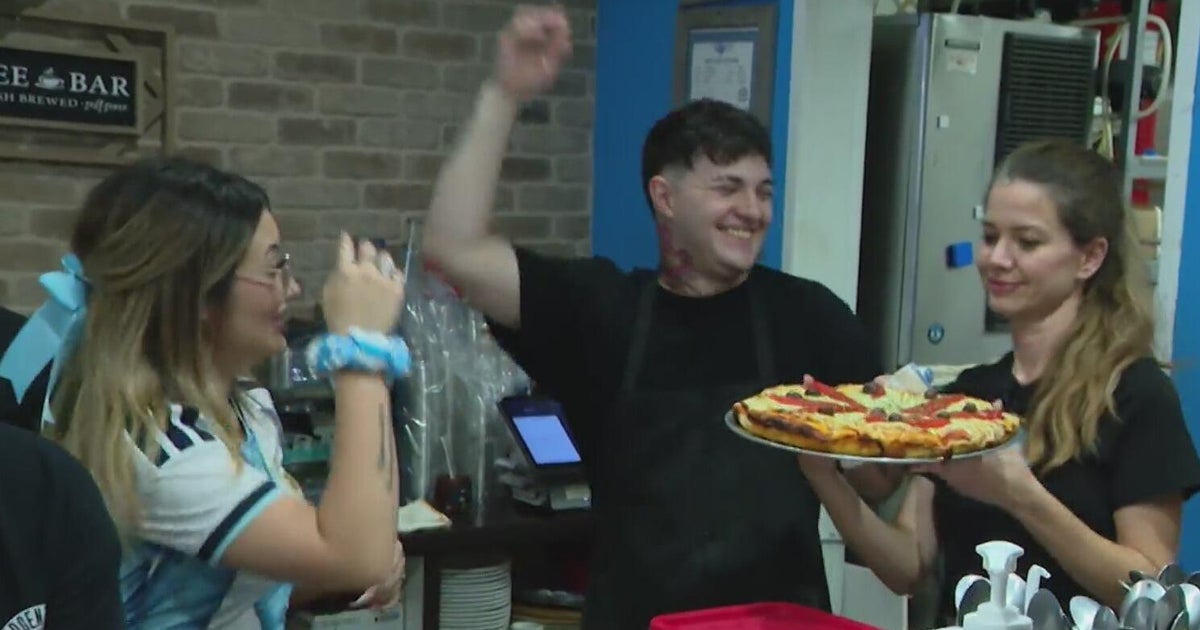 Argentina fans pack Euless restaurant ahead of Messi’s match