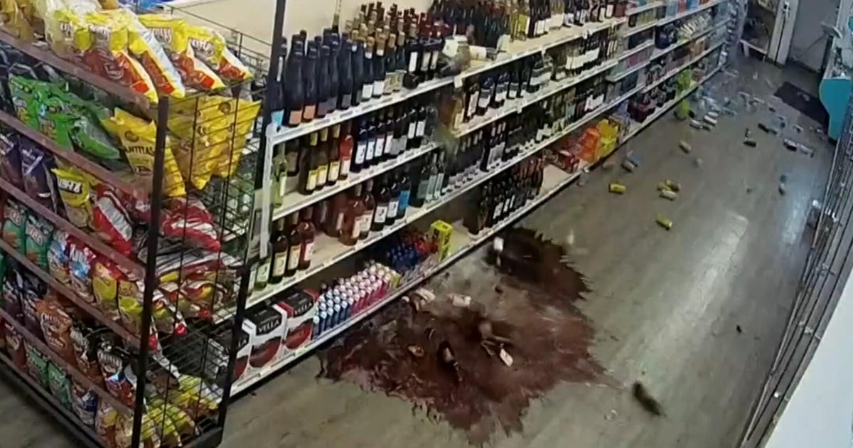 Earthquake shakes Northern California: "I've never seen anything like that"